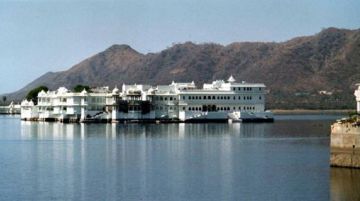 lake-palace-quadretto-strabiliante-dei-contrasti-dellindia-2941