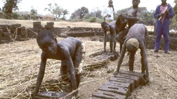 malawi-piccoli-schiavi-di-fango-12579